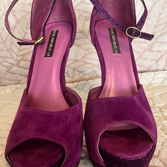 Shoe Republic LA Purple Pumps - Picture 2 of 5